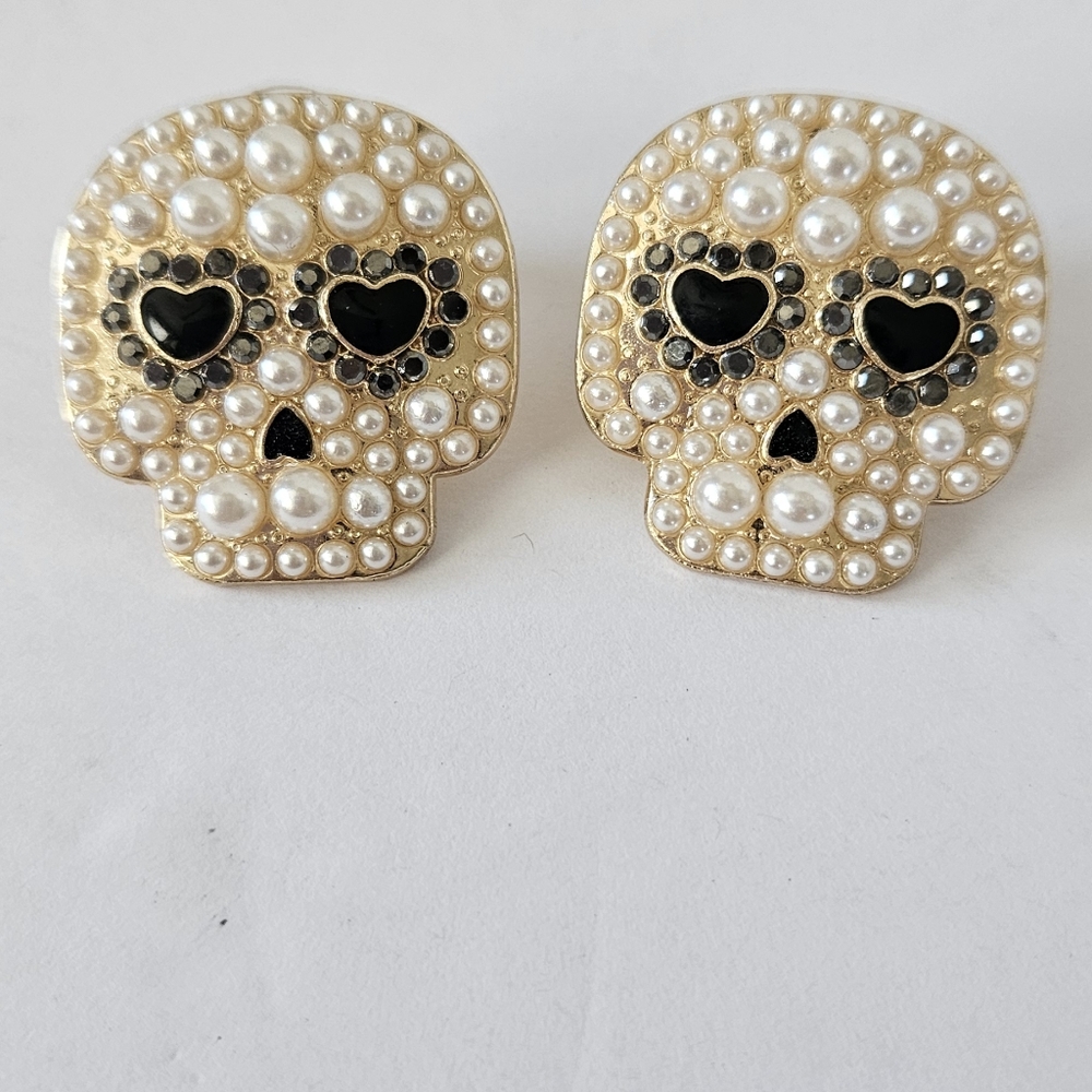 Piper K Pearl Skull Earrings‎
